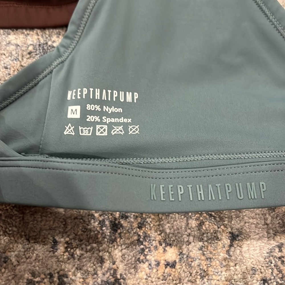 Keep That Pump sports bras - Picture 3 of 8